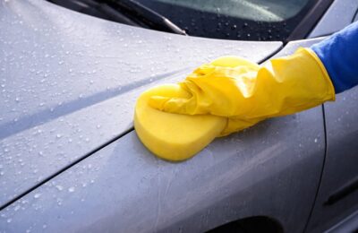 Amenzi de peste 2.000 de lei pentru spălarea vehiculelor și utilajelor pe domeniul public