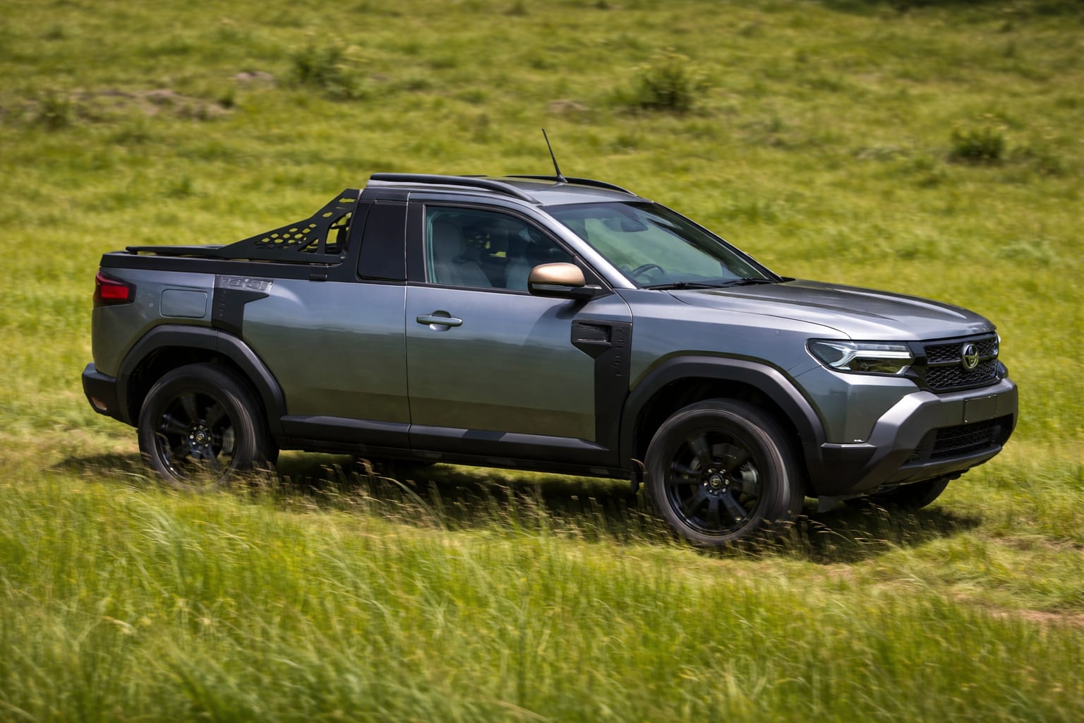 Duster Pick-up revine pe noua generație cu benă de 1,65 metri și două tipuri de cabină