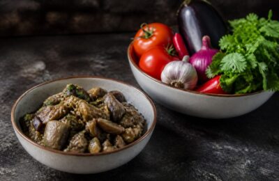 Ingredientul comun care compromite gustul și aspectul salatei de vinete