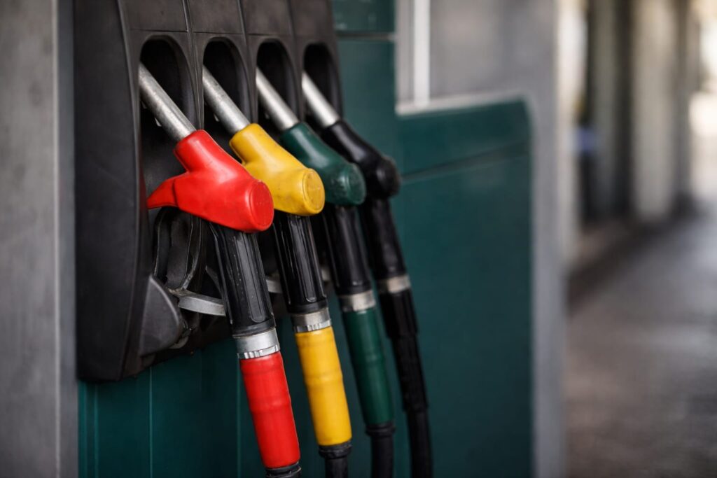 Motorina a depășit 10 lei pe litru, fostul ministru al Energiei cere controale la benzinării
