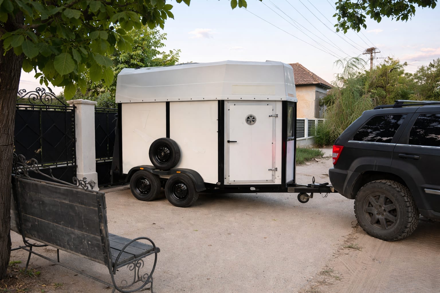 O asociație pentru salvarea cailor a achiziționat un vehicul specializat de transport