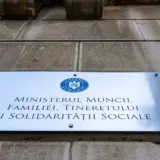 Plăcuța unei instituții guvernamentale