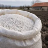 Sac cu îngrășăminte minerale granulate