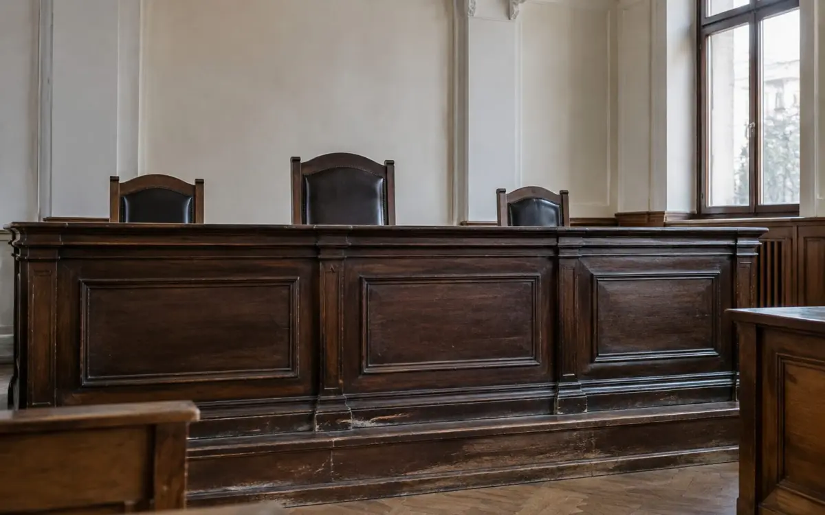 Sală goală la Tribunalul București